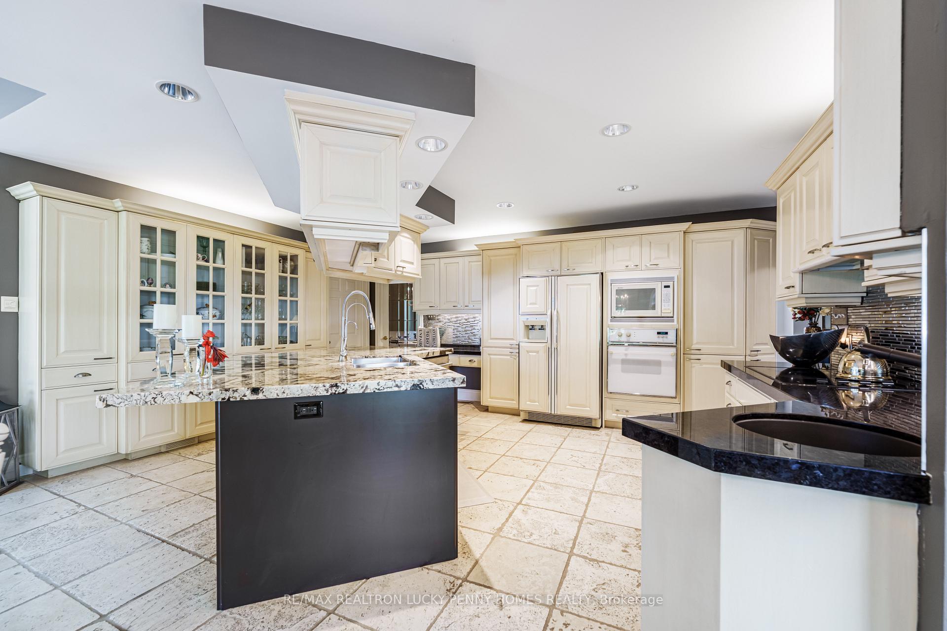 Photo 11 of 26 Wembley Avenue, Markham, Unionville — HOMEH