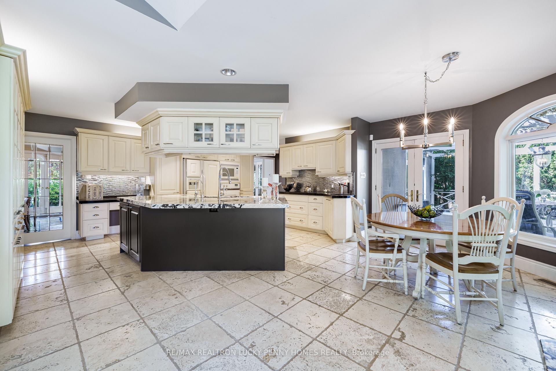 Photo 13 of 26 Wembley Avenue, Markham, Unionville — HOMEH