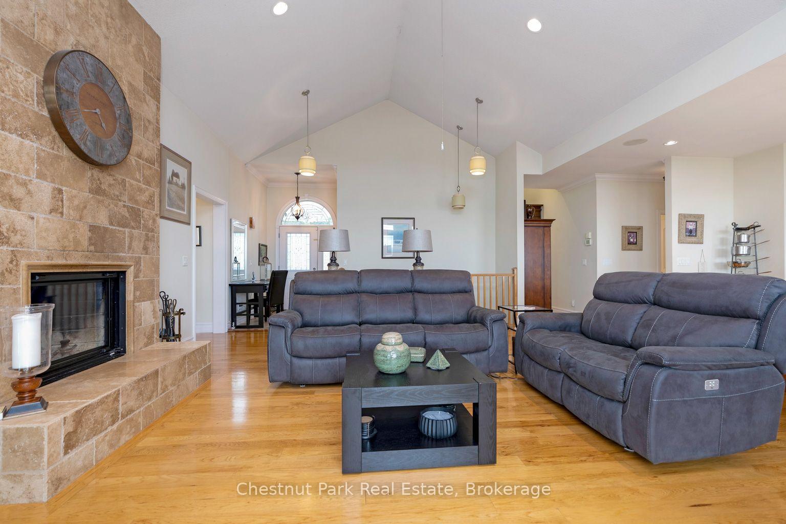 Photo 28 of 133 Lakeshore Road E, Blue Mountains — HOMEH