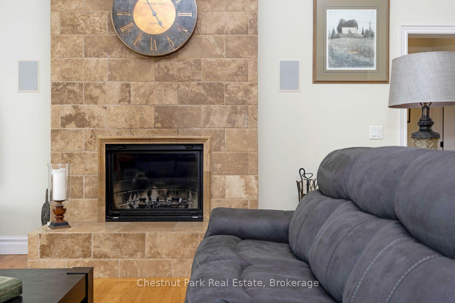 Photo 37 of 133 Lakeshore Road E, Blue Mountains — HOMEH