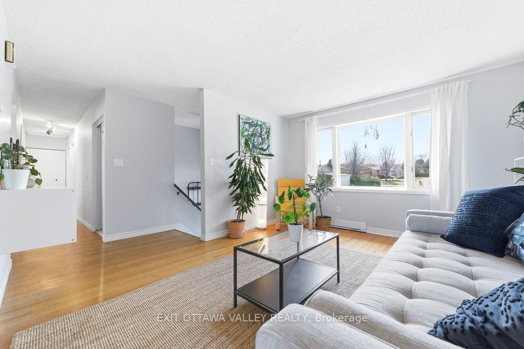 Photo 3 of 587 Alfred Street E, Pembroke, Pembroke — HOMEH