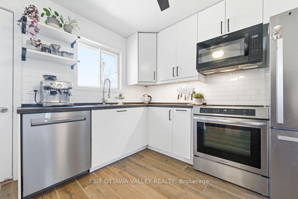 Photo 7 of 587 Alfred Street E, Pembroke, Pembroke — HOMEH
