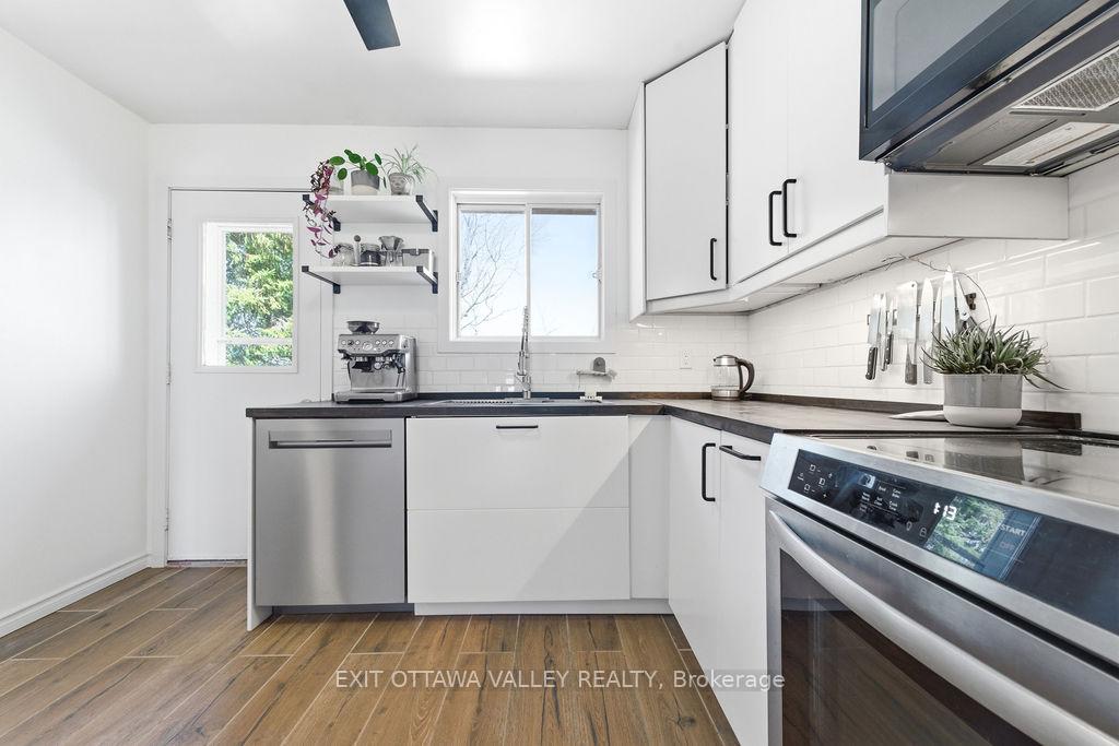 Photo 9 of 587 Alfred Street E, Pembroke, Pembroke — HOMEH
