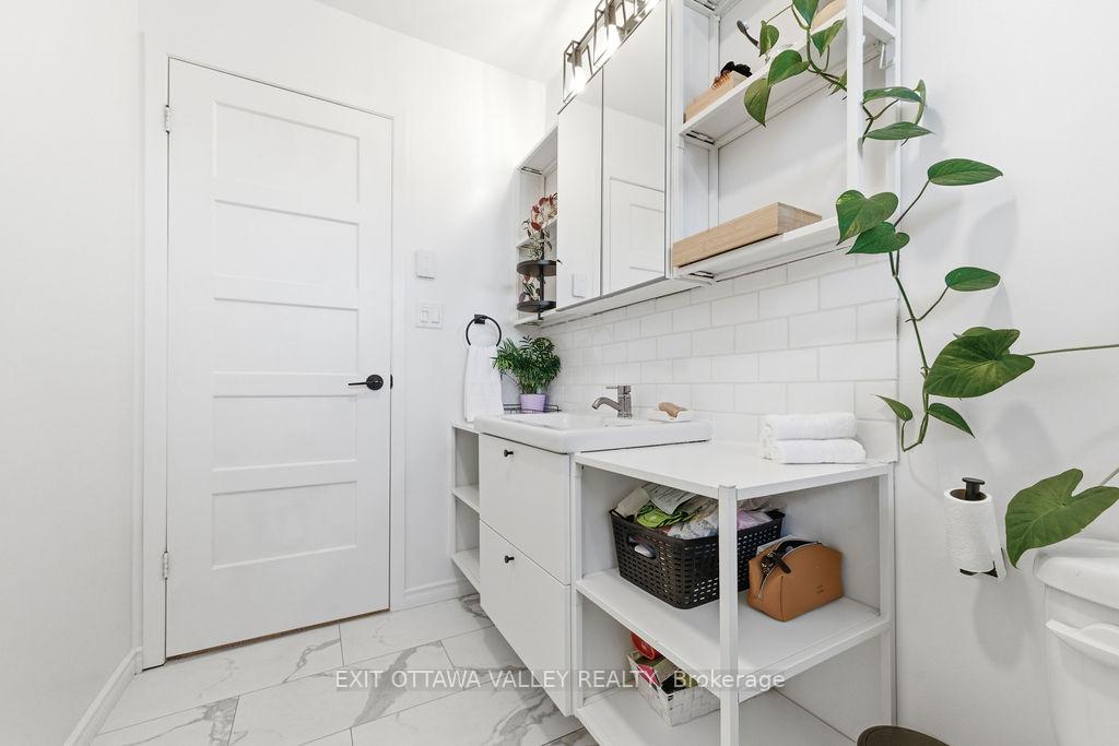 Photo 11 of 587 Alfred Street E, Pembroke, Pembroke — HOMEH