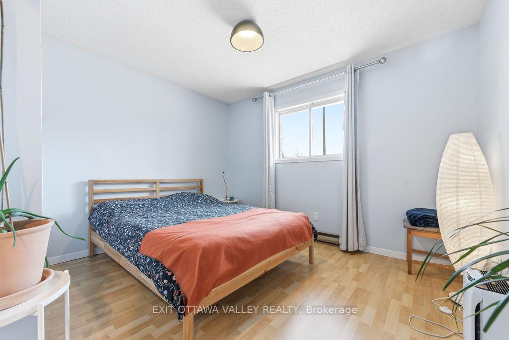 Photo 14 of 587 Alfred Street E, Pembroke, Pembroke — HOMEH