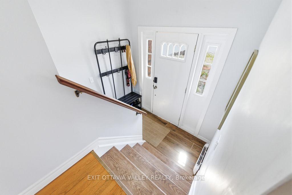 Photo 18 of 587 Alfred Street E, Pembroke, Pembroke — HOMEH