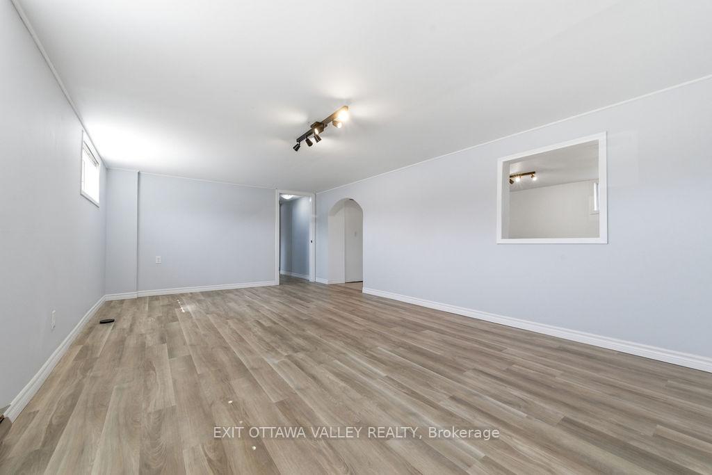 Photo 21 of 587 Alfred Street E, Pembroke, Pembroke — HOMEH
