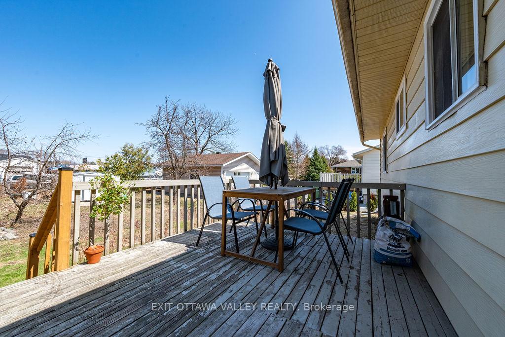 Photo 25 of 587 Alfred Street E, Pembroke, Pembroke — HOMEH