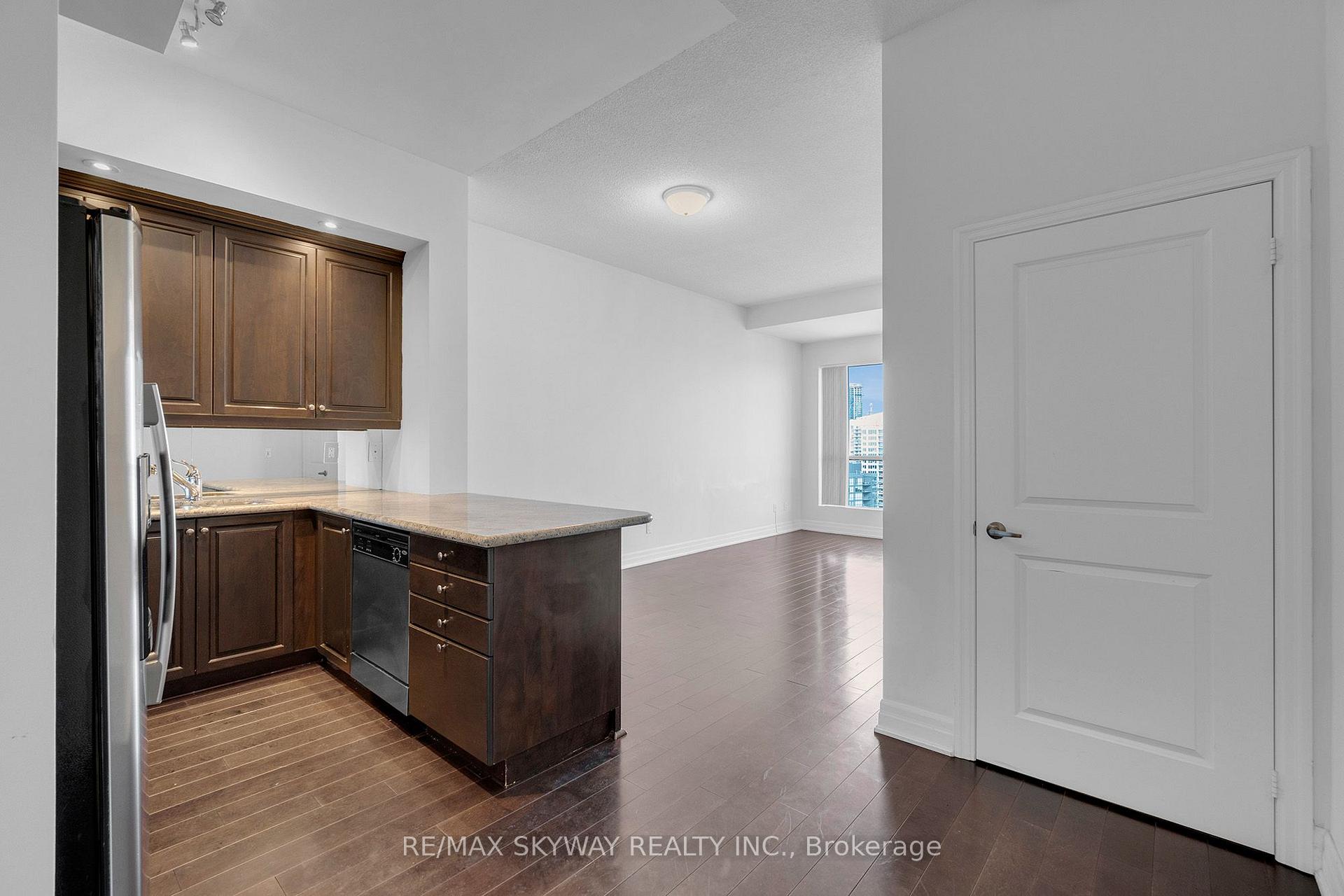 Photo 10 of Unit Lph03, 628 Fleet Street, Toronto, Niagara — HOMEH