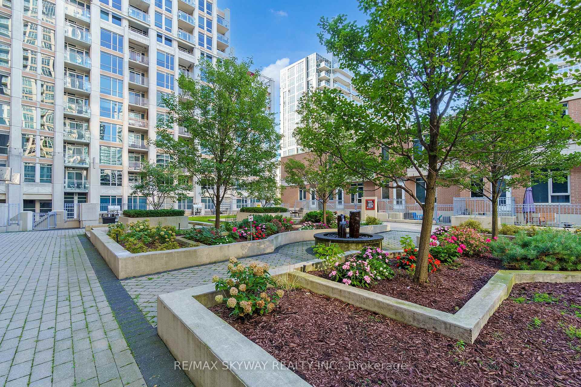 Photo 37 of Unit Lph03, 628 Fleet Street, Toronto, Niagara — HOMEH