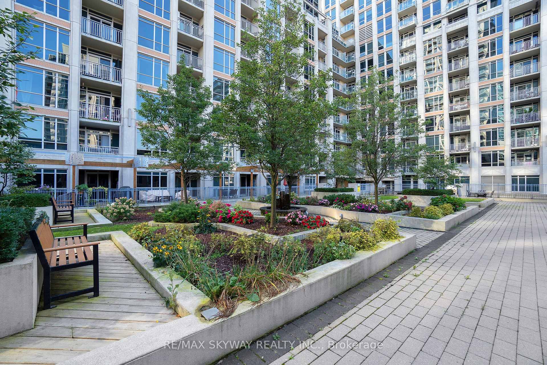 Photo 38 of Unit Lph03, 628 Fleet Street, Toronto, Niagara — HOMEH
