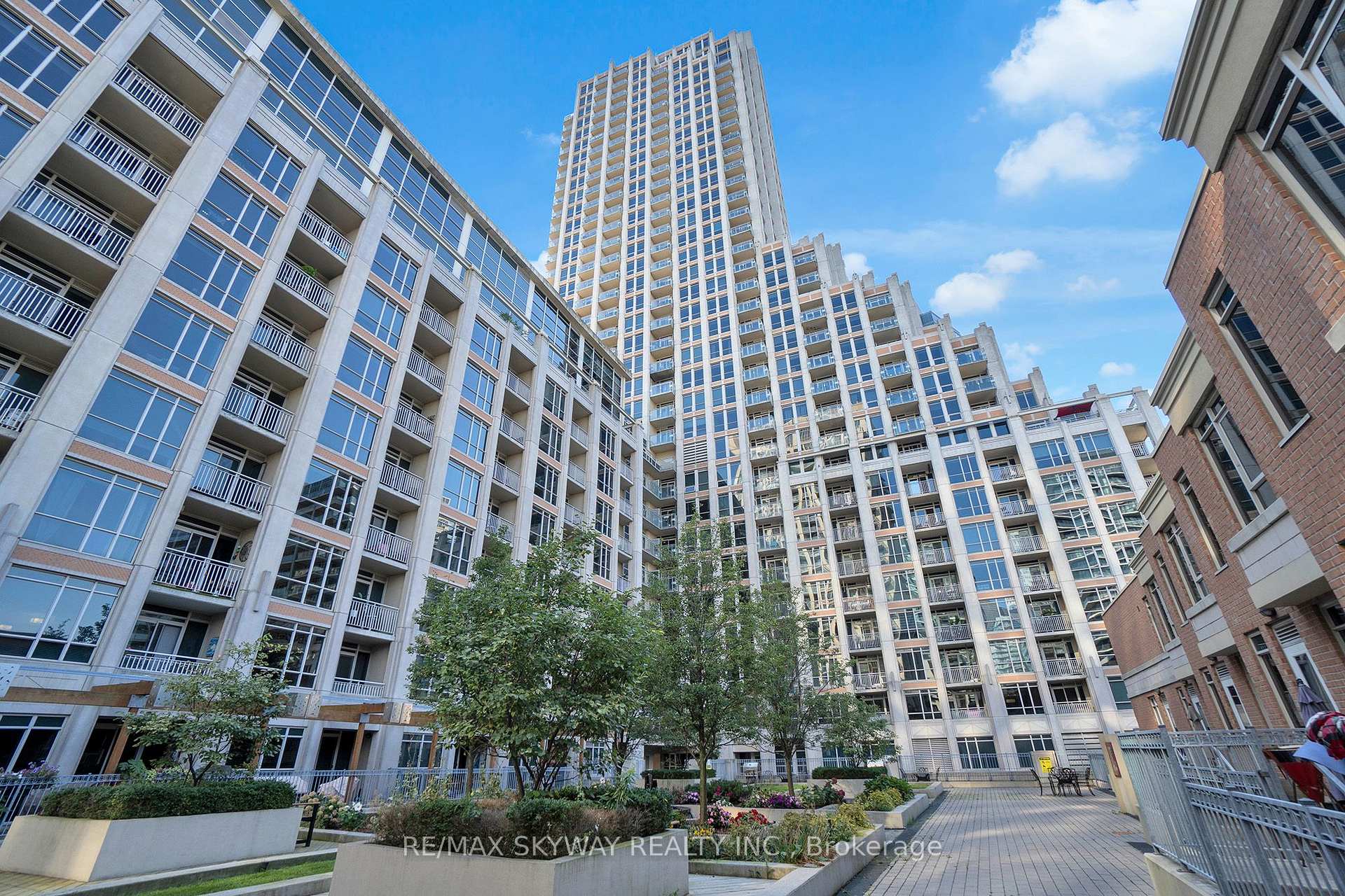 Photo 39 of Unit Lph03, 628 Fleet Street, Toronto, Niagara — HOMEH
