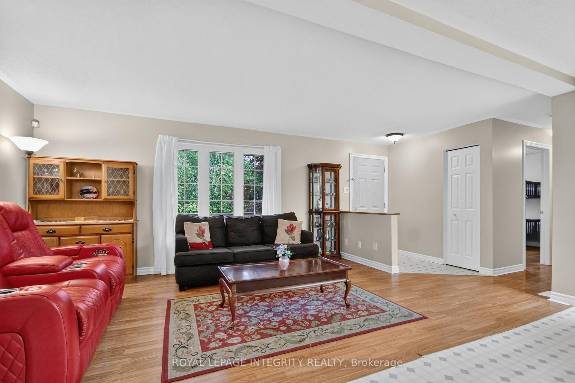 Photo 3 of 8308 Rosefire Drive, Ottawa, Metcalfe — HOMEH