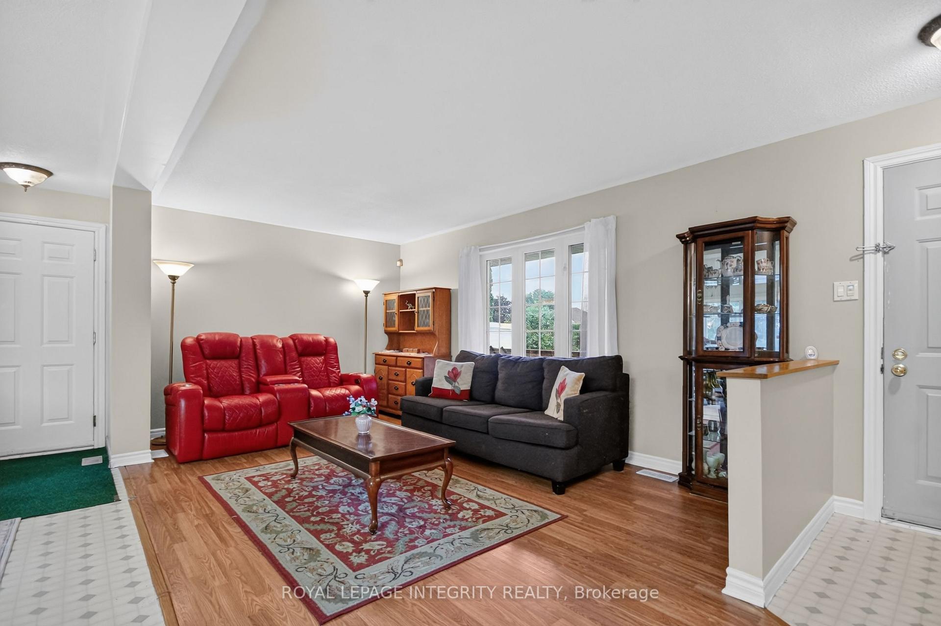 Photo 4 of 8308 Rosefire Drive, Ottawa, Metcalfe — HOMEH