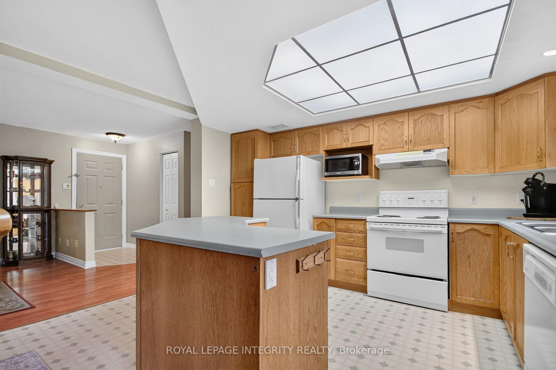 Photo 7 of 8308 Rosefire Drive, Ottawa, Metcalfe — HOMEH