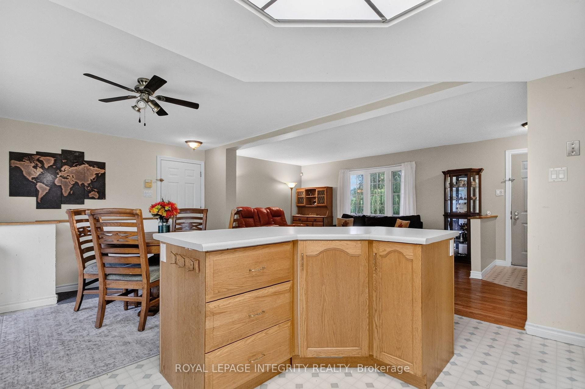 Photo 9 of 8308 Rosefire Drive, Ottawa, Metcalfe — HOMEH