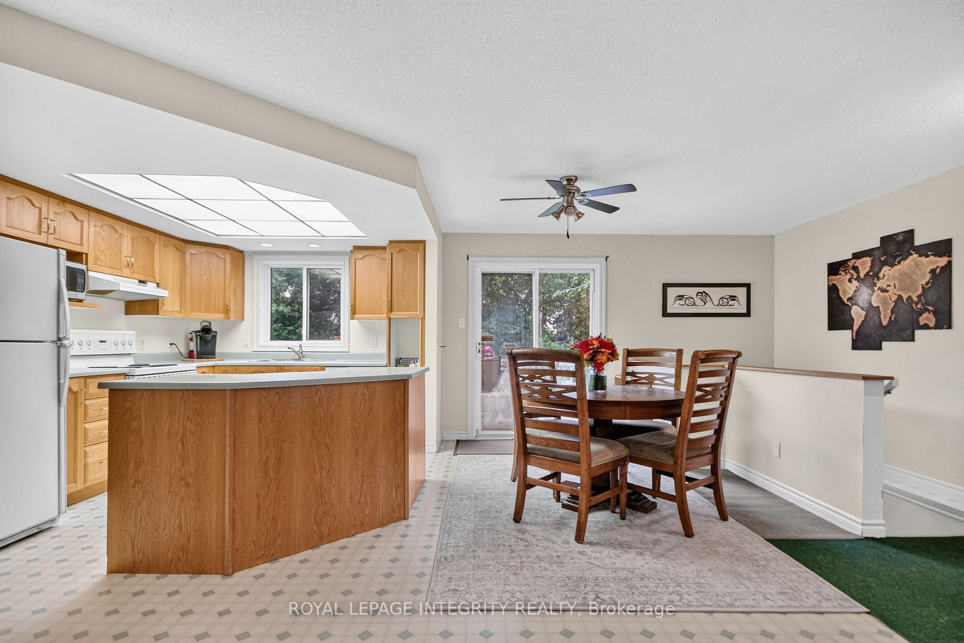 Photo 10 of 8308 Rosefire Drive, Ottawa, Metcalfe — HOMEH