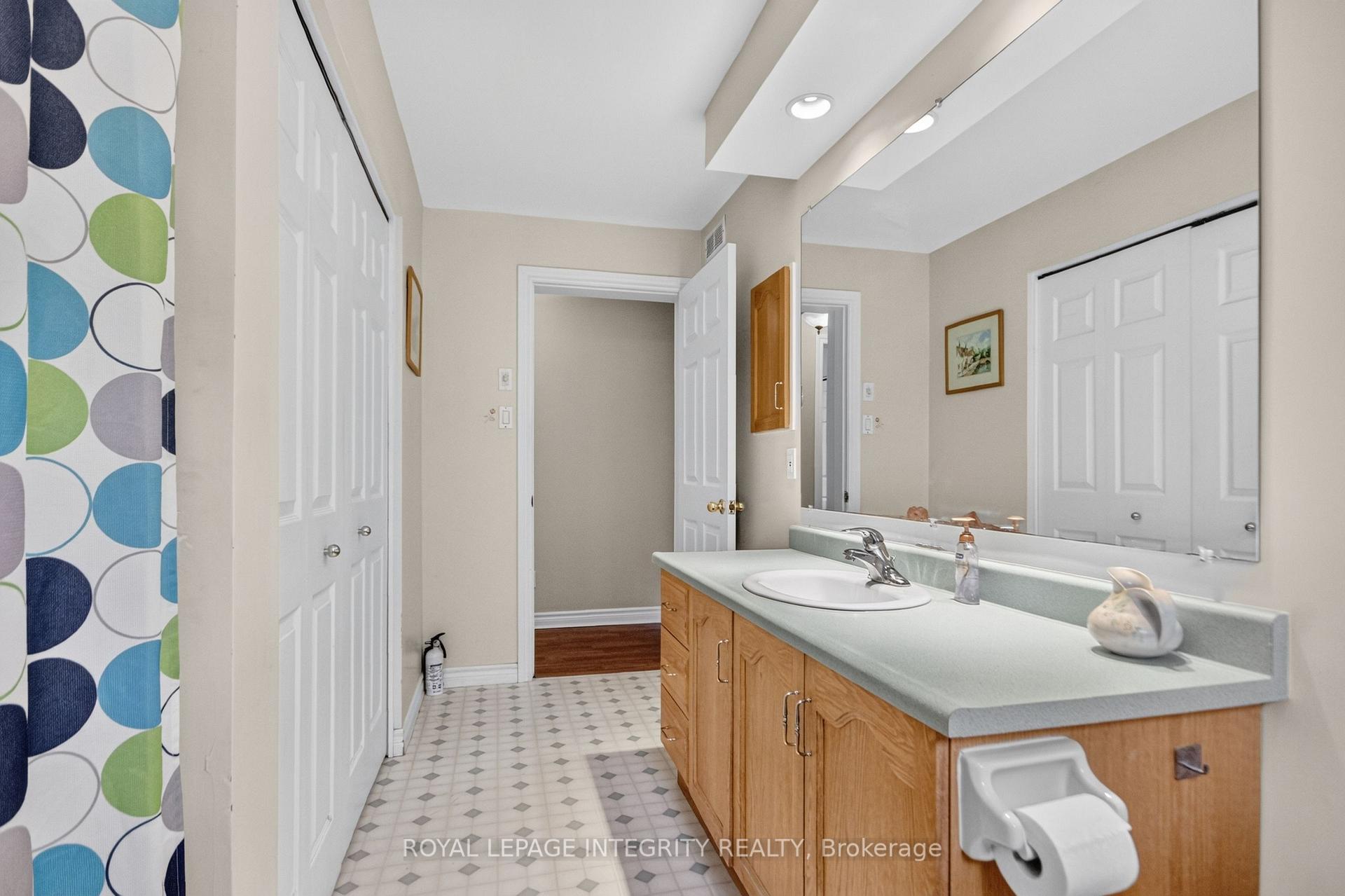 Photo 17 of 8308 Rosefire Drive, Ottawa, Metcalfe — HOMEH