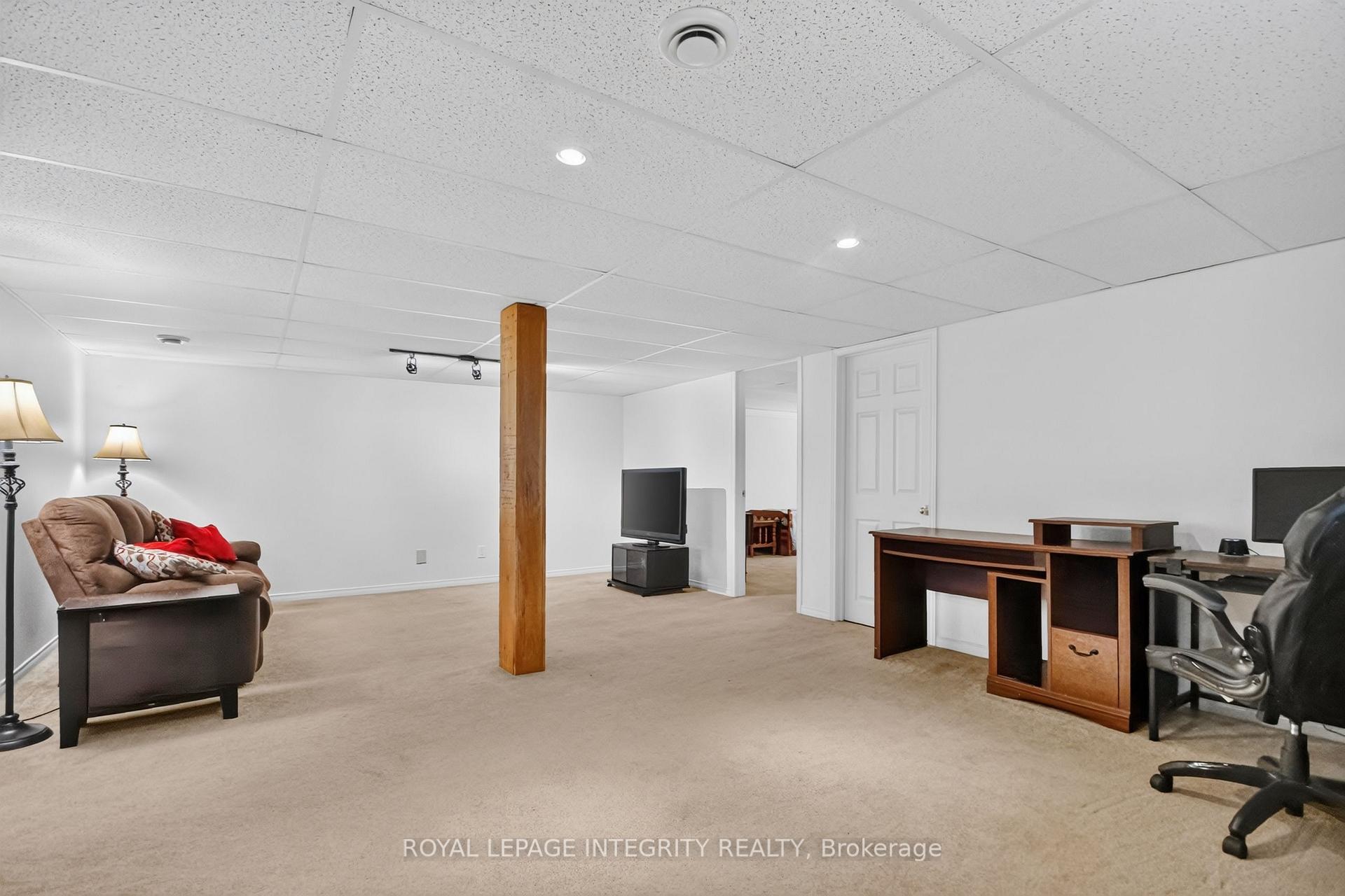 Photo 21 of 8308 Rosefire Drive, Ottawa, Metcalfe — HOMEH