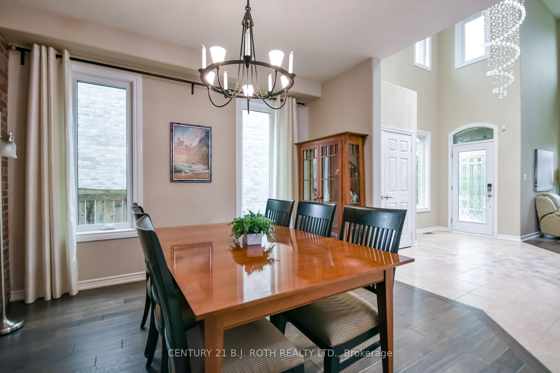 Photo 6 of 20 Falcon Crescent, Barrie, Innis-Shore — HOMEH