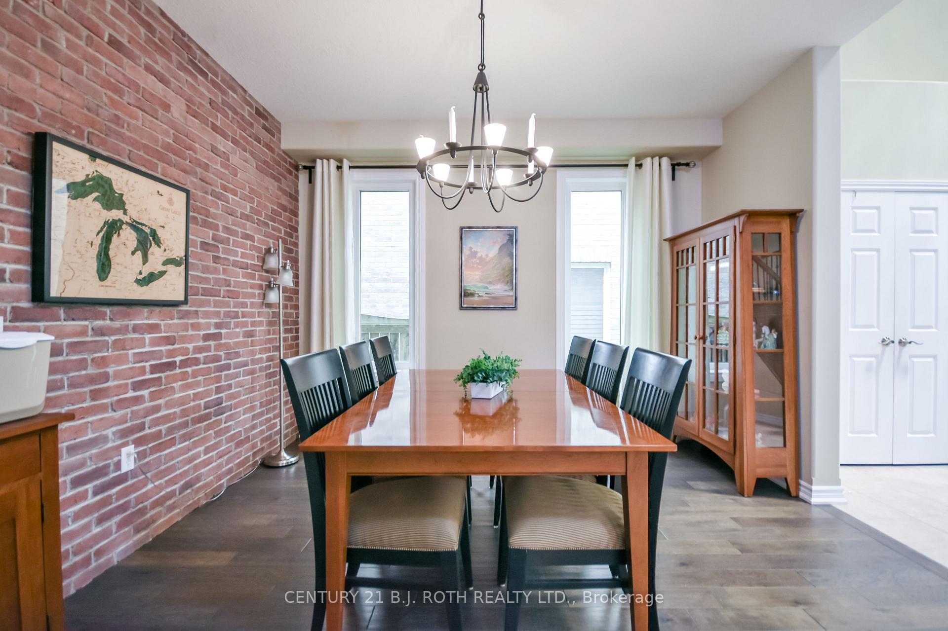 Photo 7 of 20 Falcon Crescent, Barrie, Innis-Shore — HOMEH
