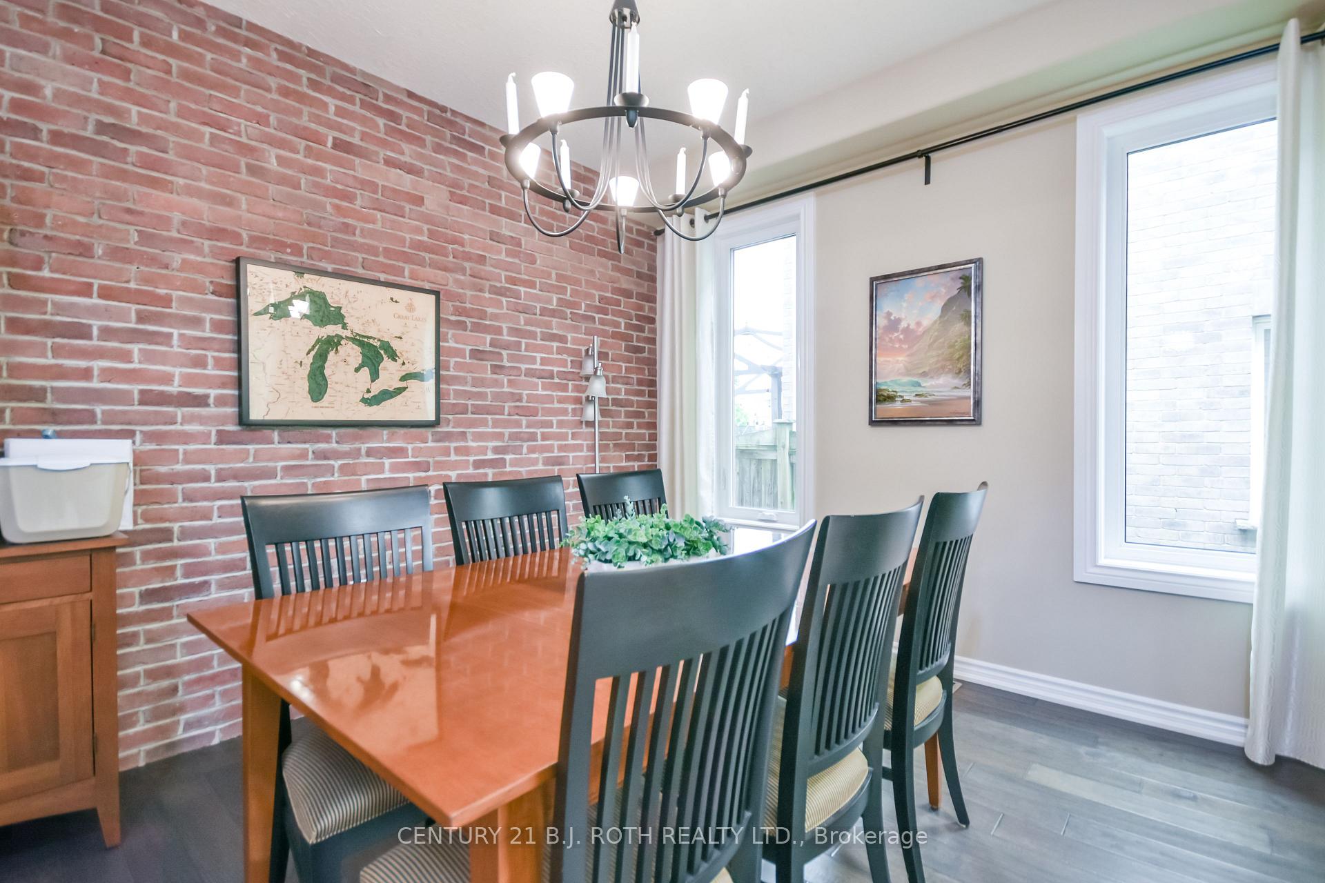 Photo 8 of 20 Falcon Crescent, Barrie, Innis-Shore — HOMEH