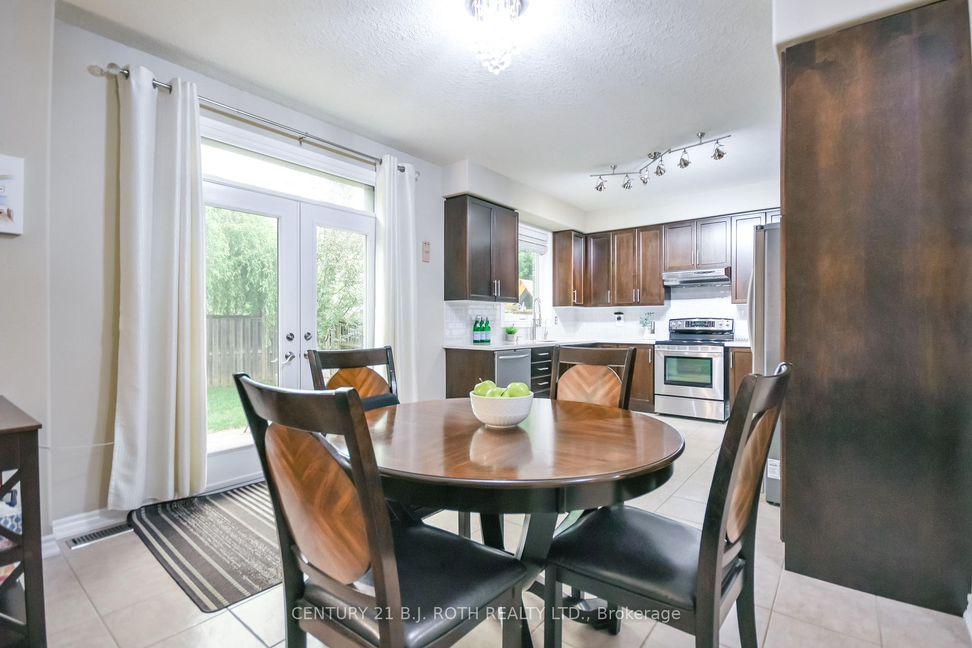 Photo 14 of 20 Falcon Crescent, Barrie, Innis-Shore — HOMEH