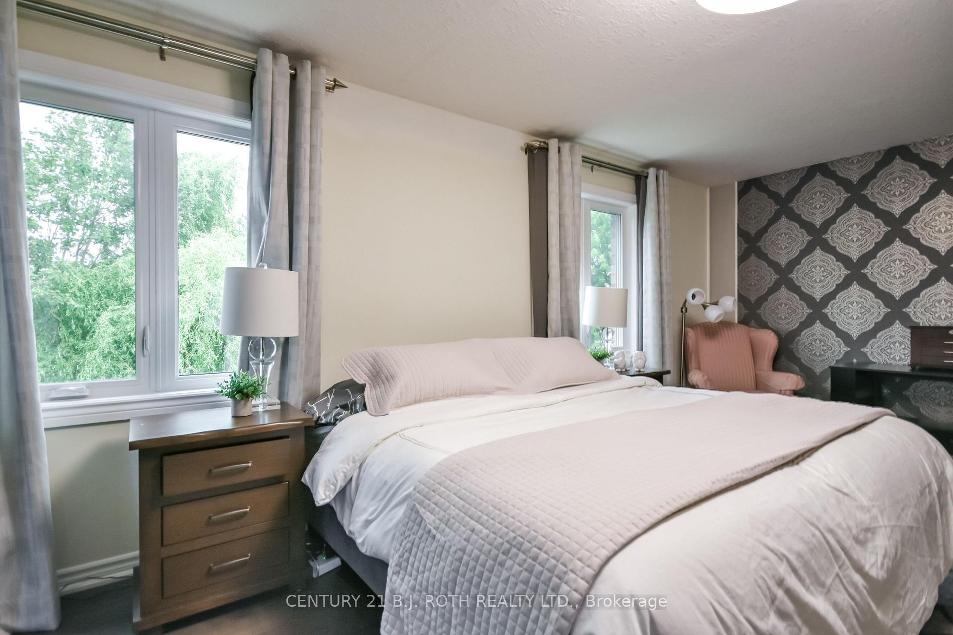 Photo 23 of 20 Falcon Crescent, Barrie, Innis-Shore — HOMEH