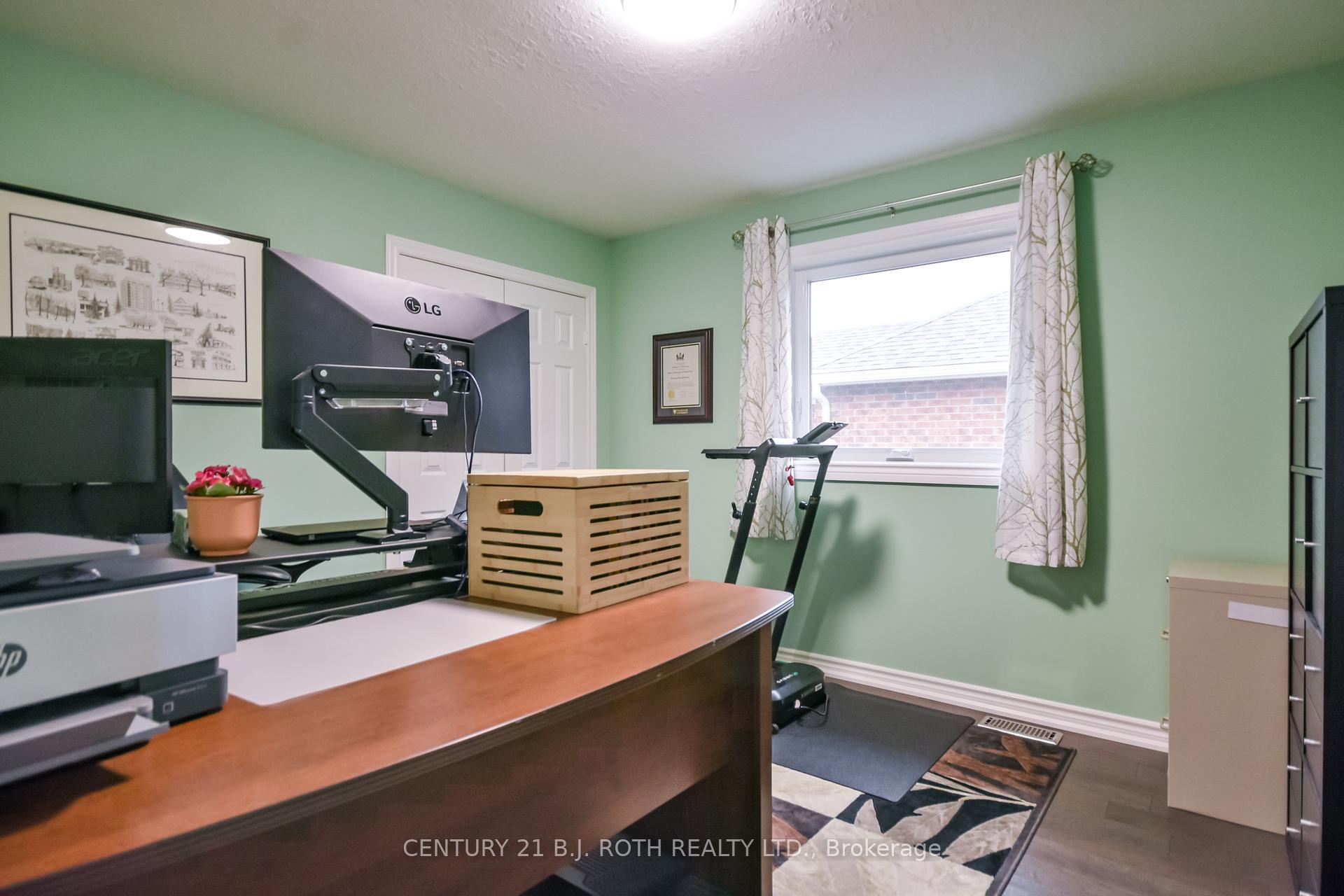 Photo 32 of 20 Falcon Crescent, Barrie, Innis-Shore — HOMEH