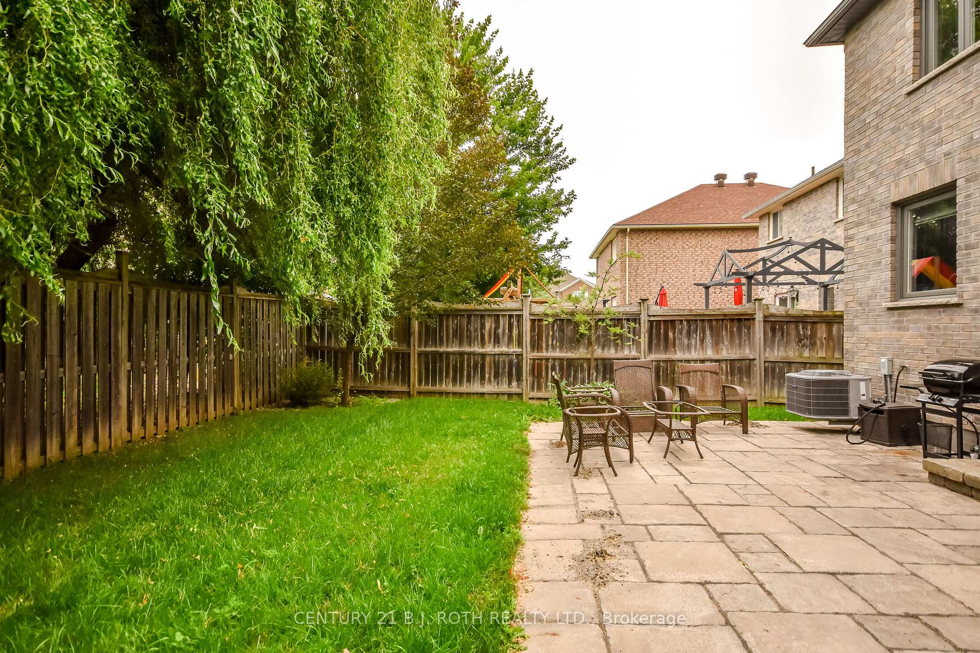 Photo 36 of 20 Falcon Crescent, Barrie, Innis-Shore — HOMEH