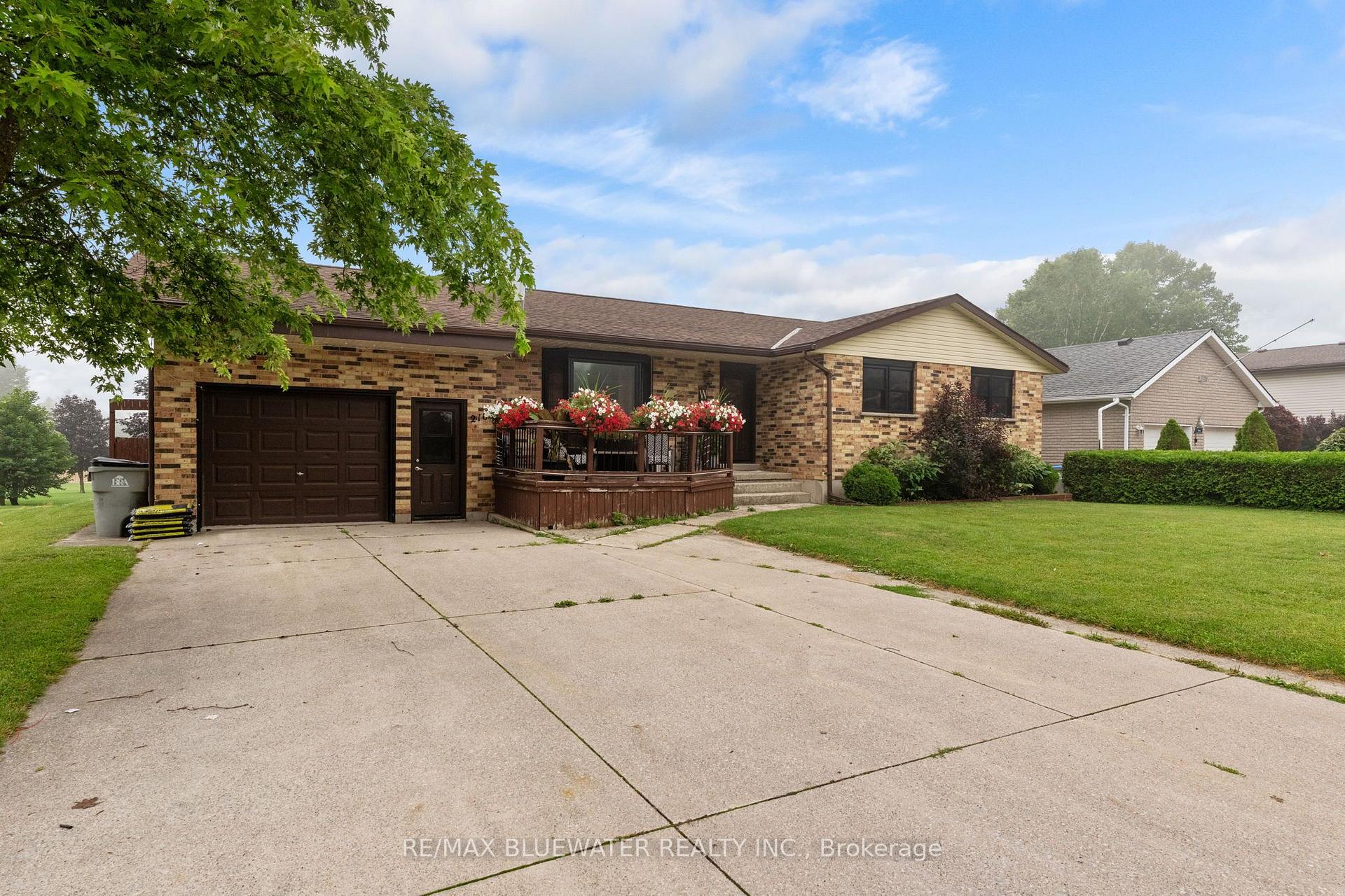 Photo 44 of 210 Hill Street, Central Huron, Clinton — HOMEH