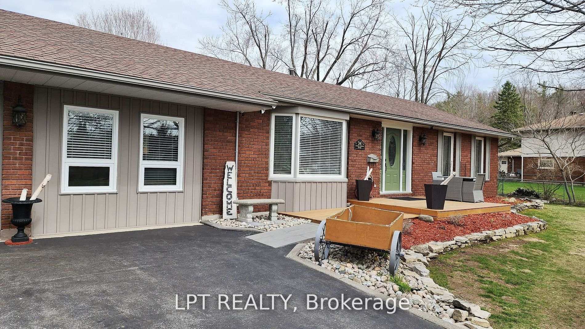 Photo 3 of 34 Cedar Creek Road, Springwater, Midhurst — HOMEH