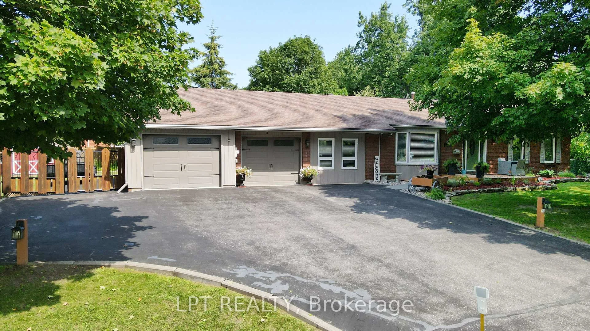Photo 1 of 34 Cedar Creek Road, Springwater, Midhurst — HOMEH