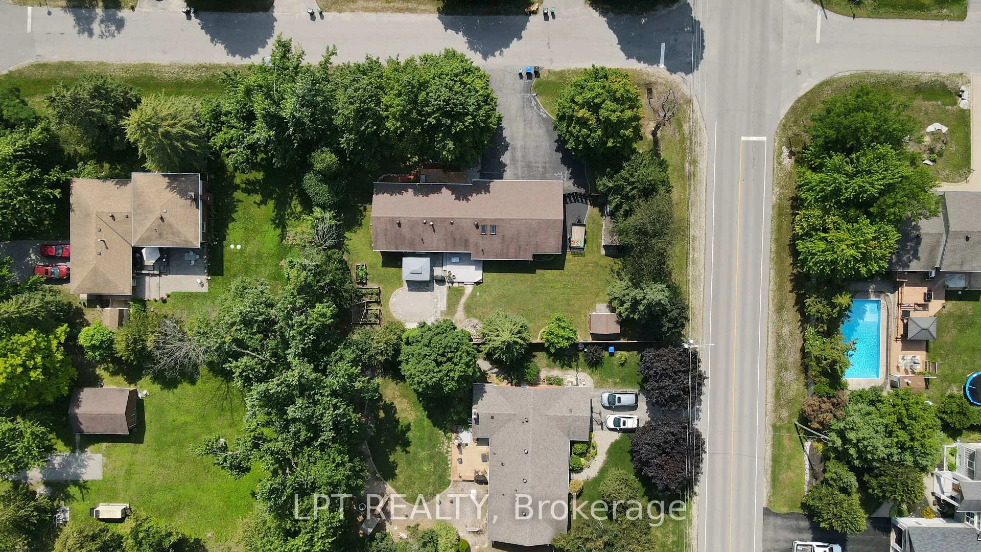 Photo 4 of 34 Cedar Creek Road, Springwater, Midhurst — HOMEH