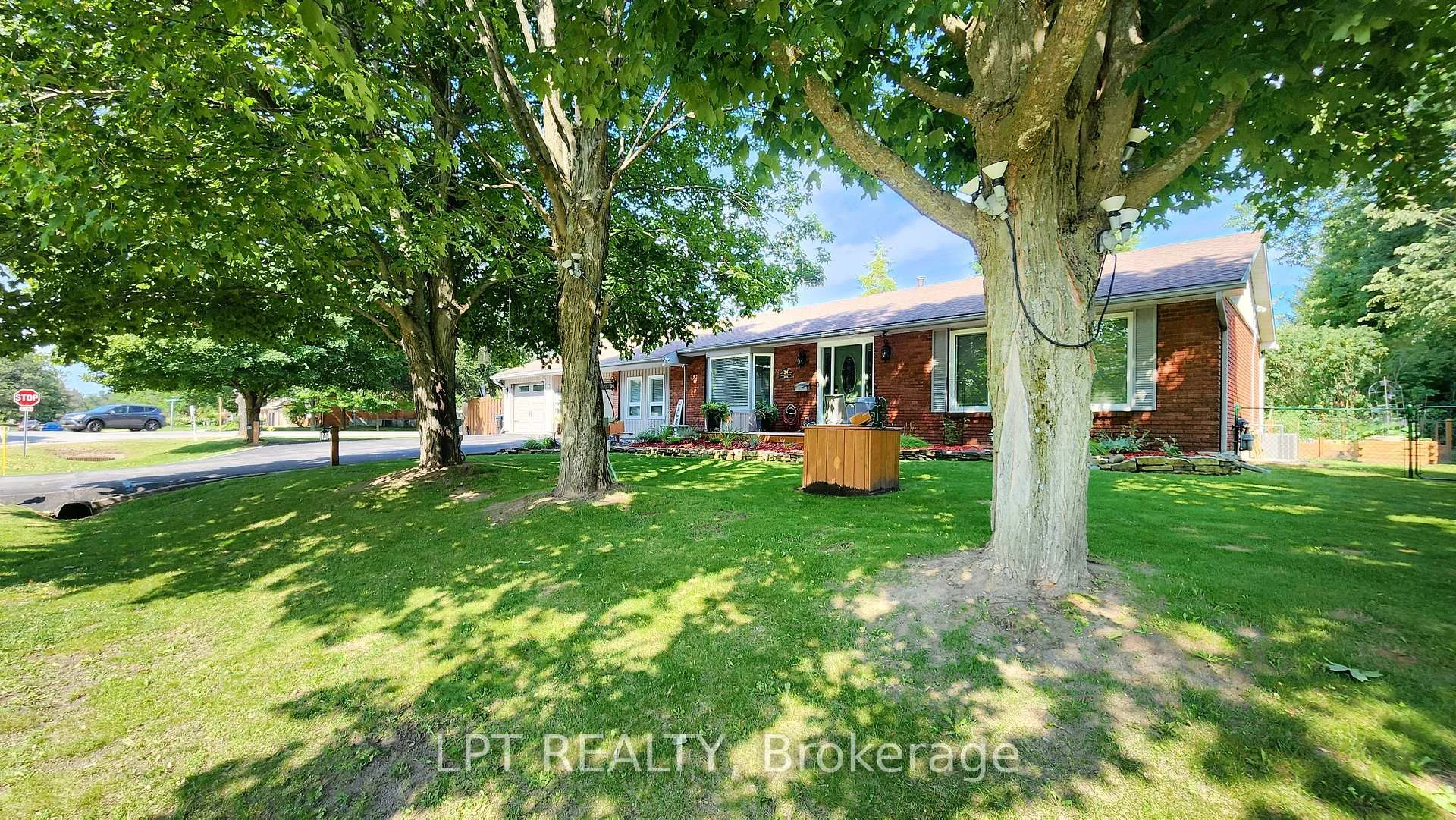 Photo 23 of 34 Cedar Creek Road, Springwater, Midhurst — HOMEH