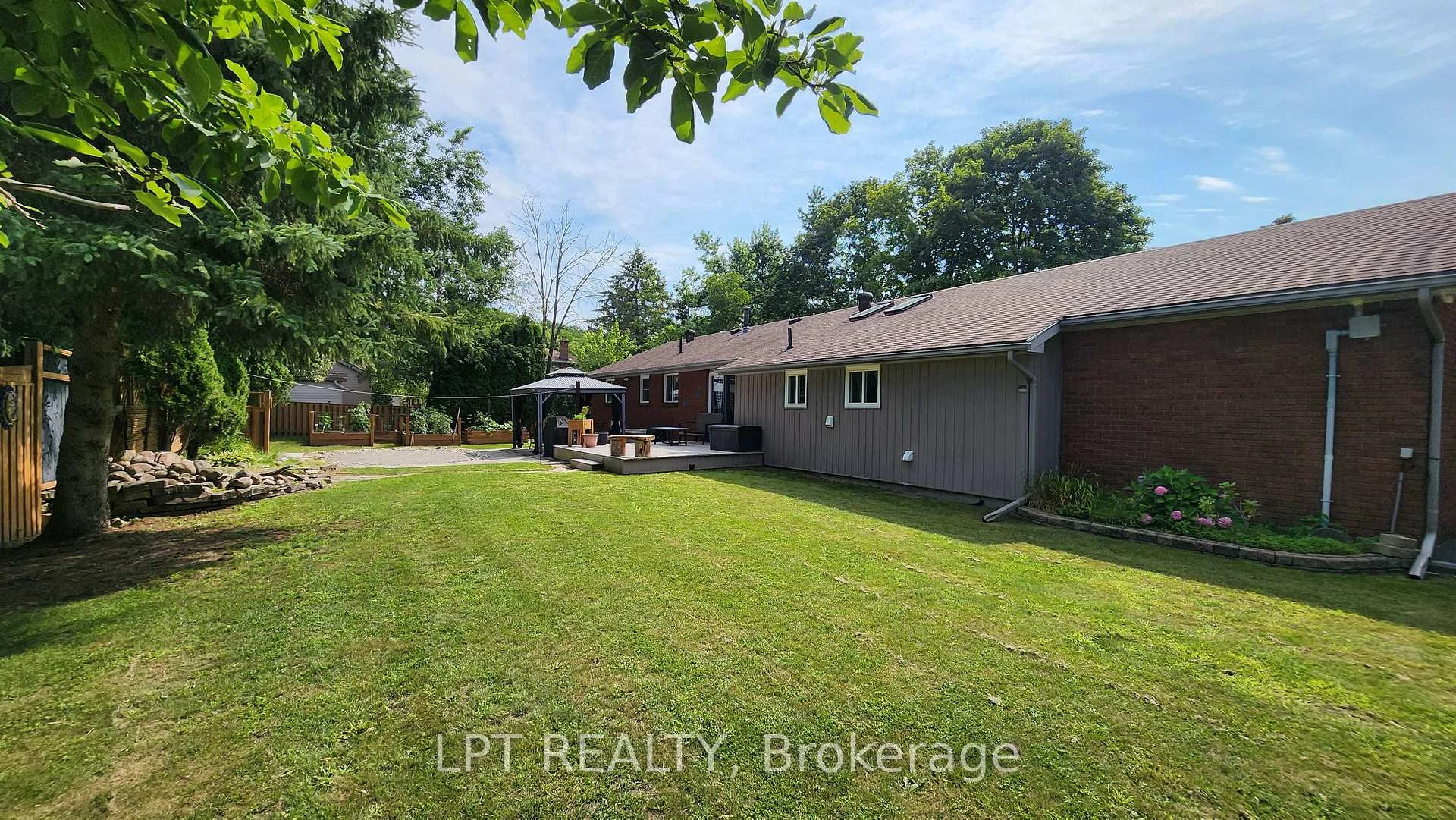 Photo 32 of 34 Cedar Creek Road, Springwater, Midhurst — HOMEH
