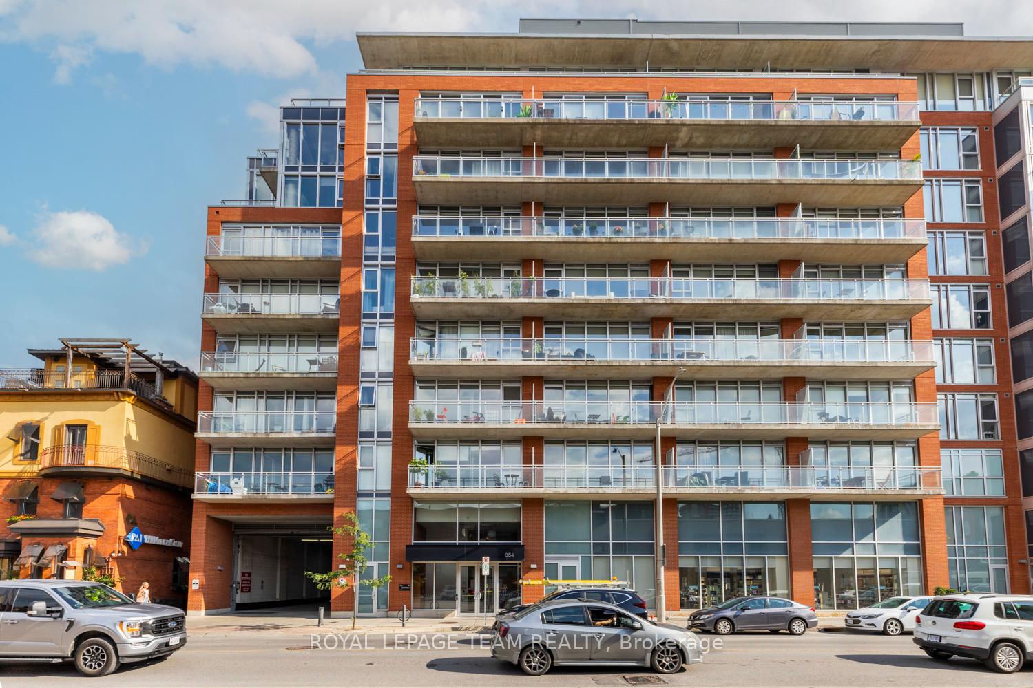 Front of Unit 318, 354 Gladstone Avenue