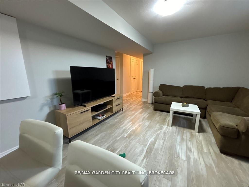 Photo 19 of 34 Bounty Avenue, Thorold, Rolling Meadows — HOMEH