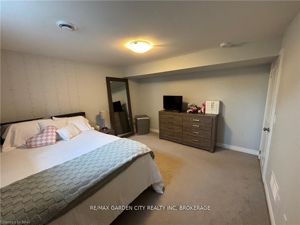 Photo 21 of 34 Bounty Avenue, Thorold, Rolling Meadows — HOMEH
