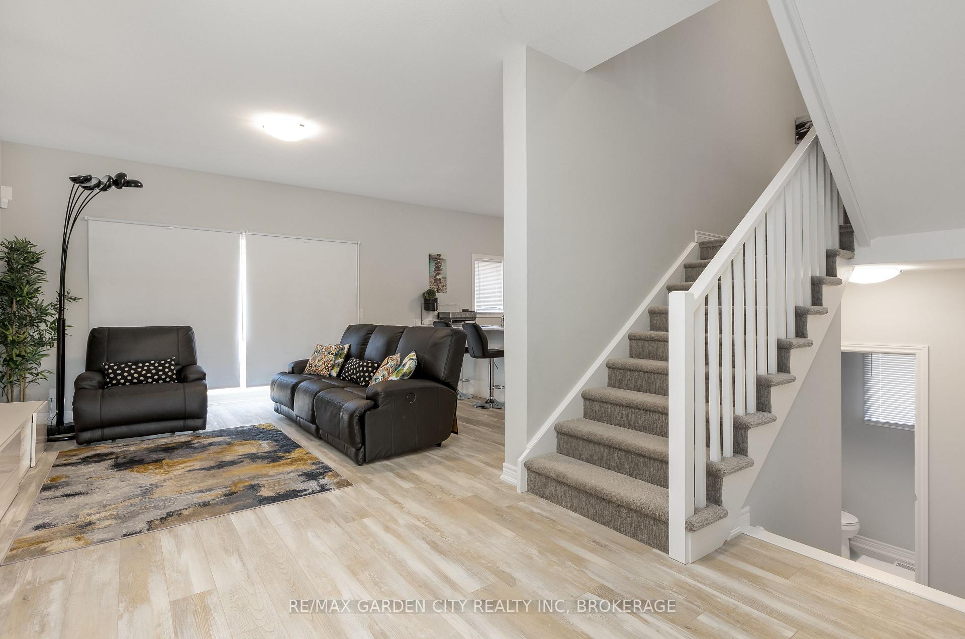 Photo 3 of 33 Bounty Avenue, Thorold, Rolling Meadows — HOMEH