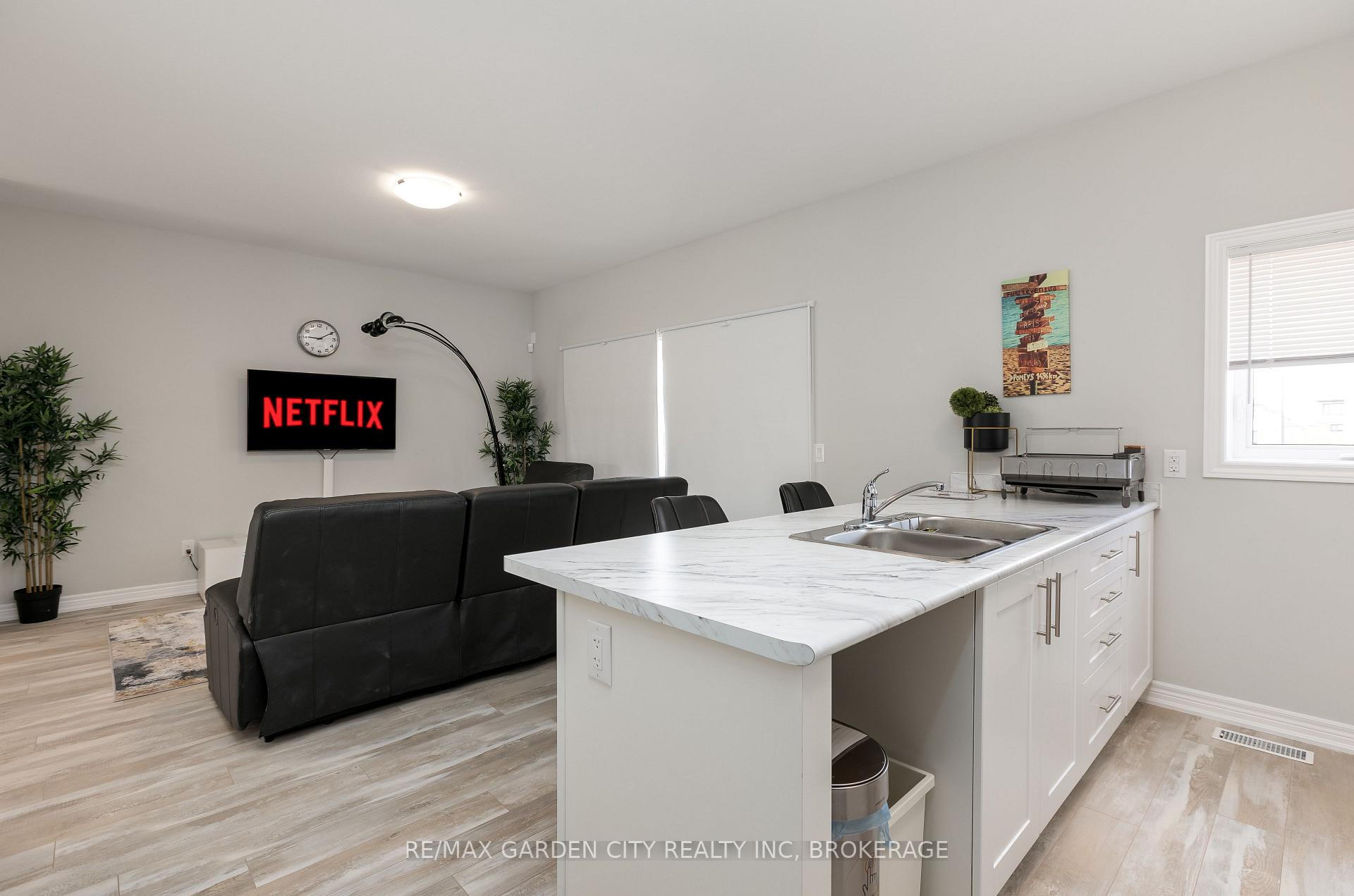 Photo 7 of 33 Bounty Avenue, Thorold, Rolling Meadows — HOMEH