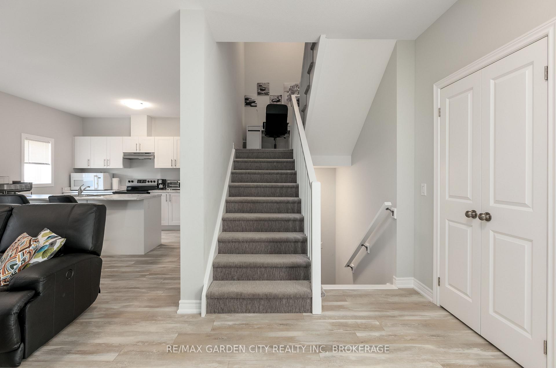 Photo 11 of 33 Bounty Avenue, Thorold, Rolling Meadows — HOMEH