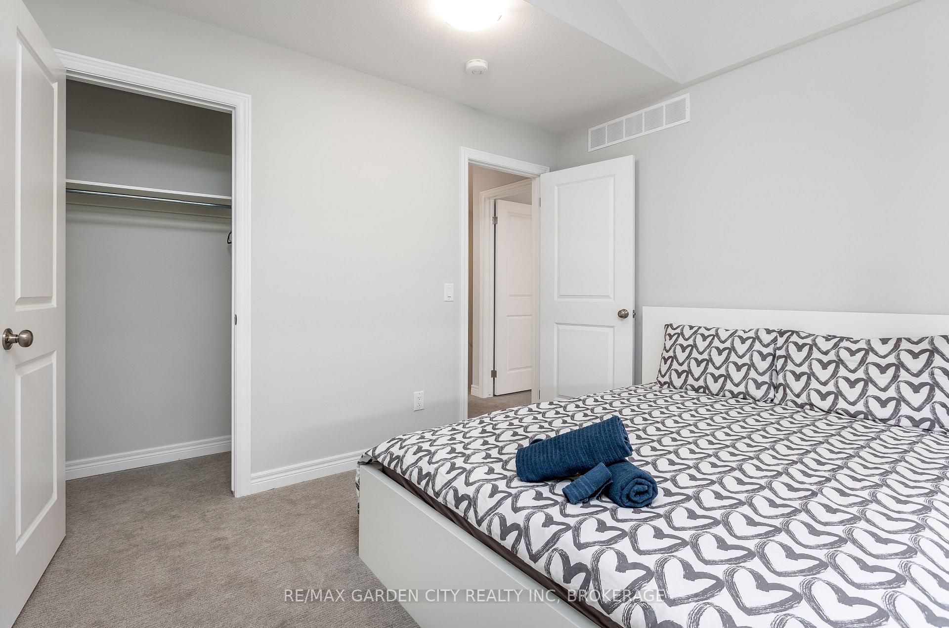 Photo 16 of 33 Bounty Avenue, Thorold, Rolling Meadows — HOMEH