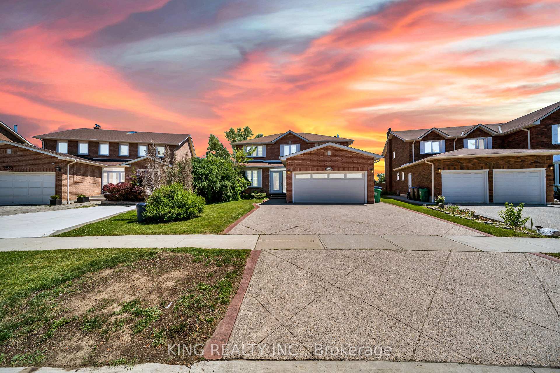 Photo 2 of 2606 Ambercroft Trail, Mississauga, Central Erin Mills — HOMEH