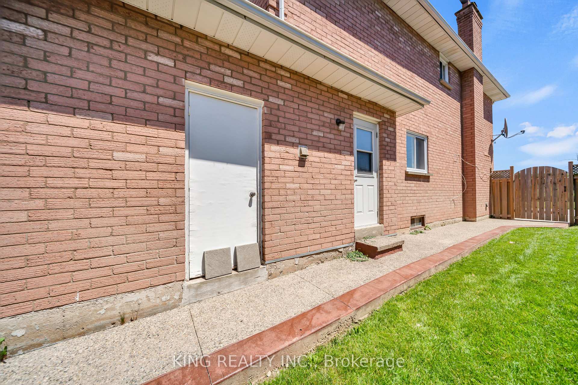Photo 4 of 2606 Ambercroft Trail, Mississauga, Central Erin Mills — HOMEH