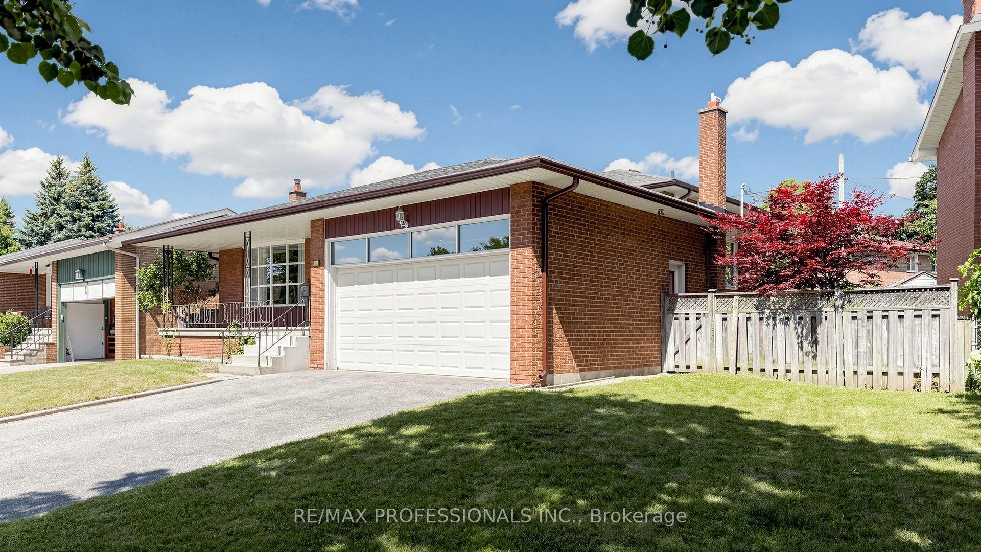 Photo 3 of 26 Woodcrest Drive, Etobicoke, Edenbridge-Humber Valley — HOMEH