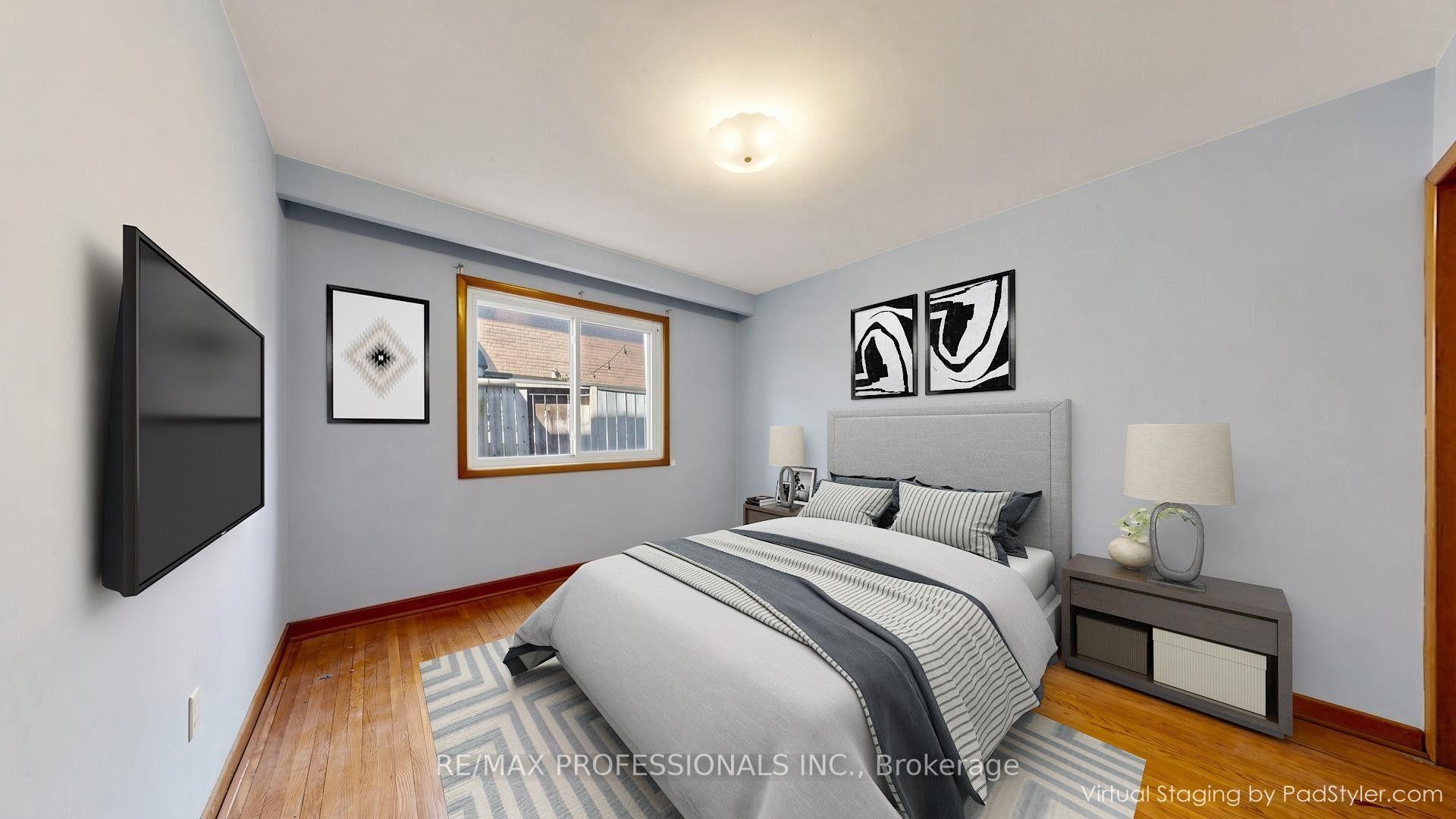 Photo 23 of 26 Woodcrest Drive, Etobicoke, Edenbridge-Humber Valley — HOMEH