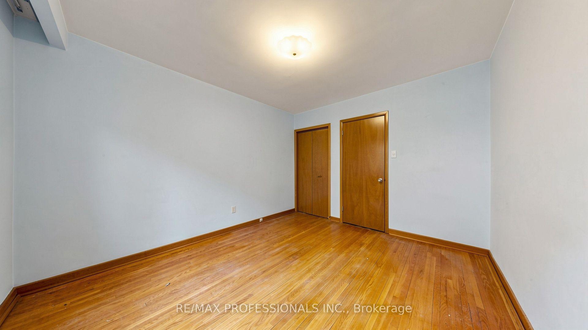 Photo 25 of 26 Woodcrest Drive, Etobicoke, Edenbridge-Humber Valley — HOMEH
