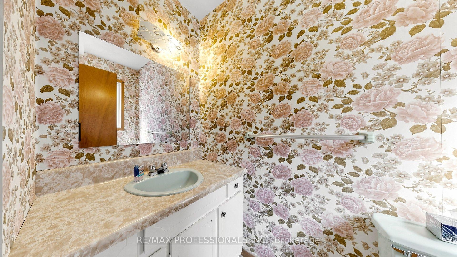 Photo 27 of 26 Woodcrest Drive, Etobicoke, Edenbridge-Humber Valley — HOMEH