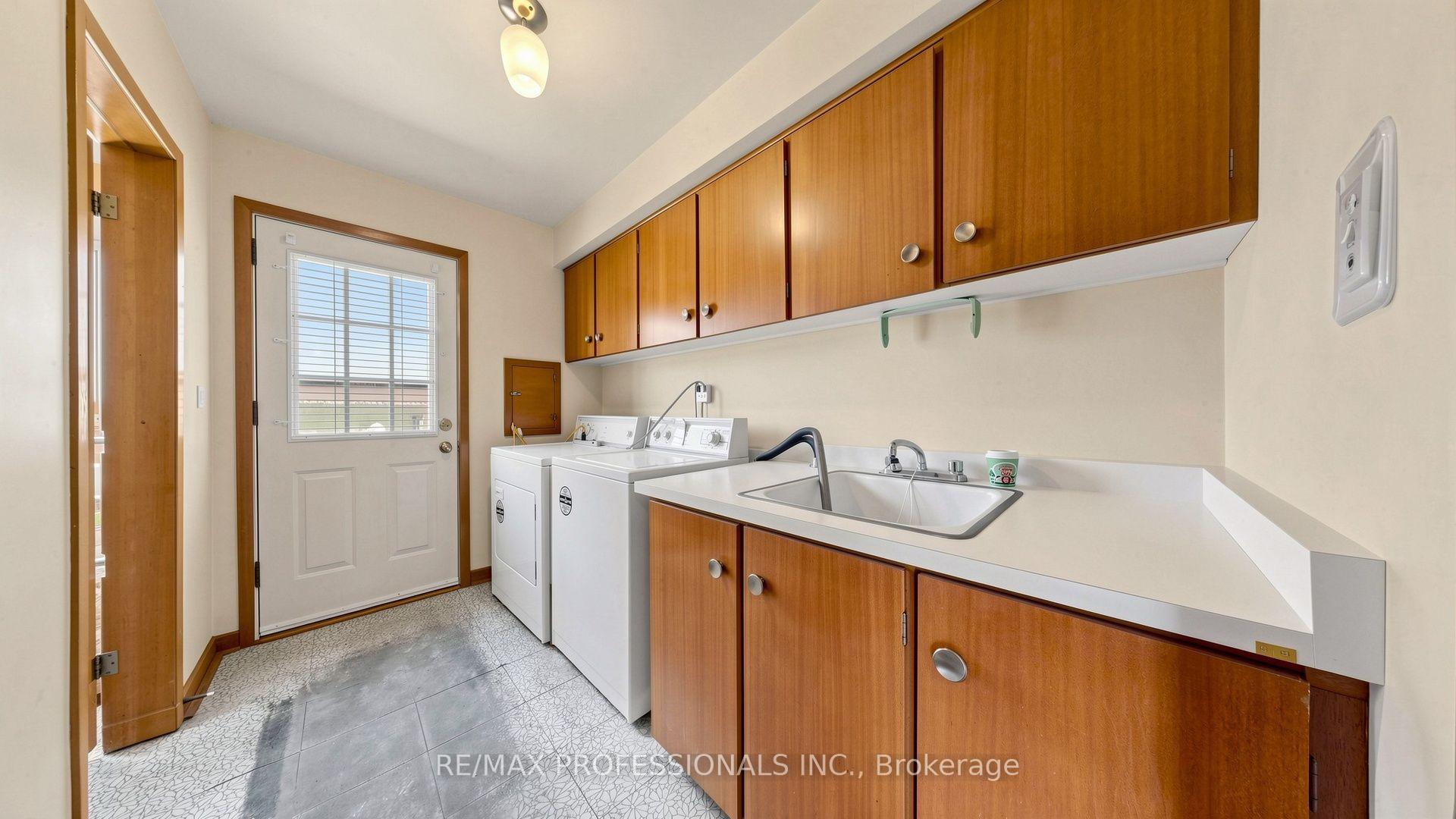 Photo 28 of 26 Woodcrest Drive, Etobicoke, Edenbridge-Humber Valley — HOMEH